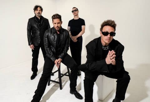 72178-18797-Papa-Roach.jpg